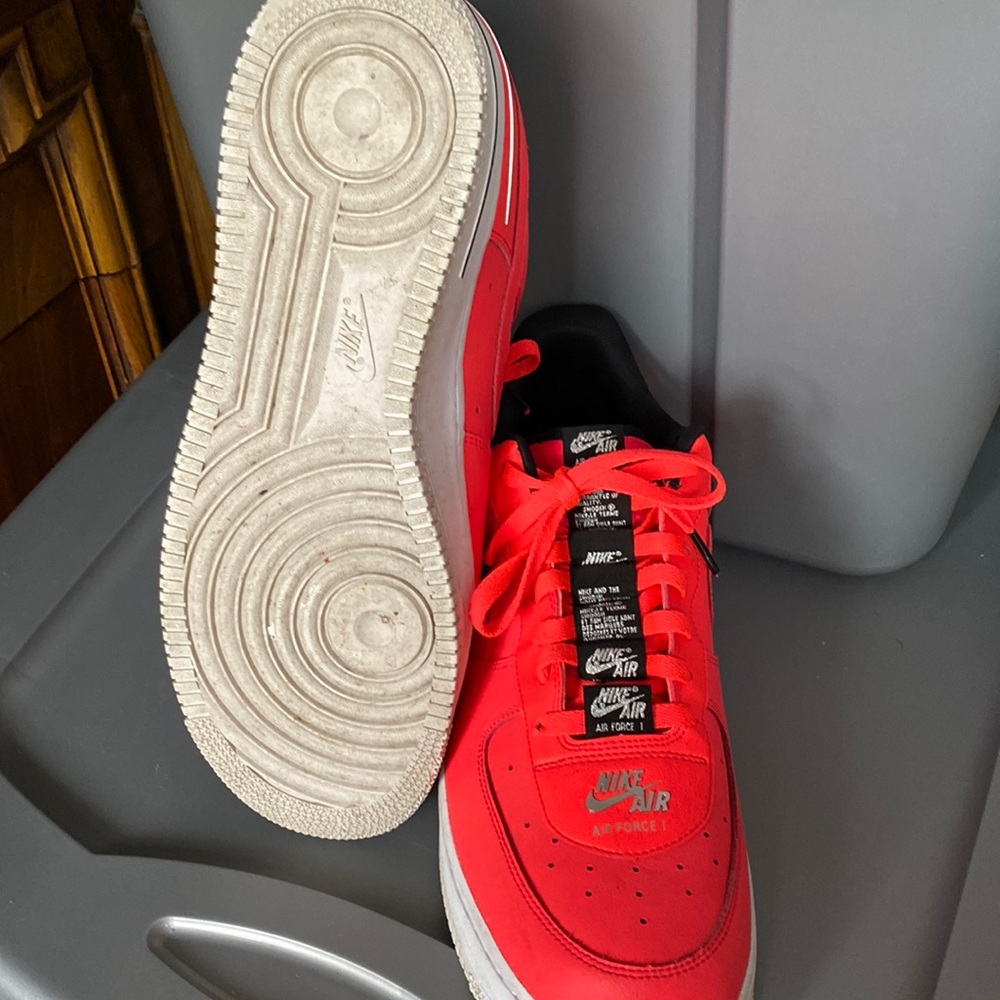 You’re beautiful Uptown’s hyper infrared lightly worn size 13 very comfortable